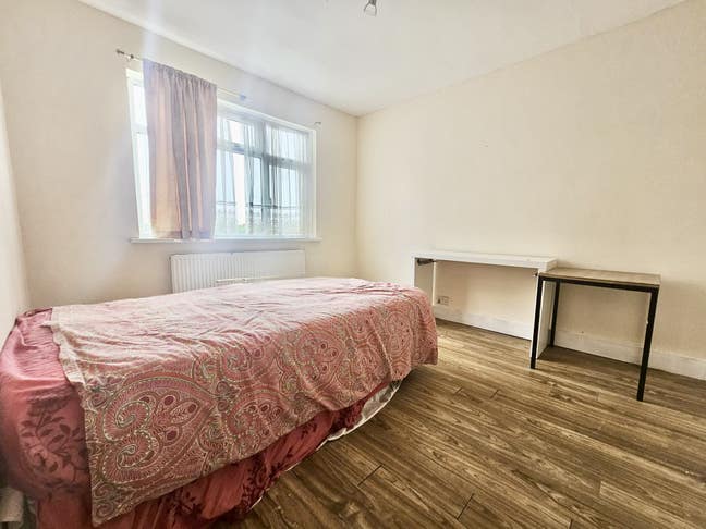 2 Rooms to Rent in East Ham - Shared House Main Photo