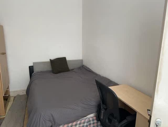 🏡 Fully Furnished Double Room in 3-Bed House  M14 Main Photo