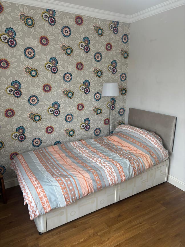 Room in HMO now available. Main Photo