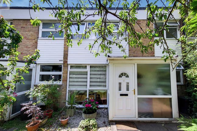 3 bedroom end of terrace house, in Southfields! Main Photo