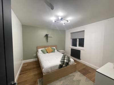 Spacious Double Room in Shared House with Garden! Main Photo