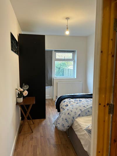 Clean Ensuite room. Couple welcome. Bills included Main Photo