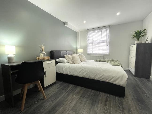 🌟 Stylish En-Suite Room in Peterborough 🏙️✨ Main Photo