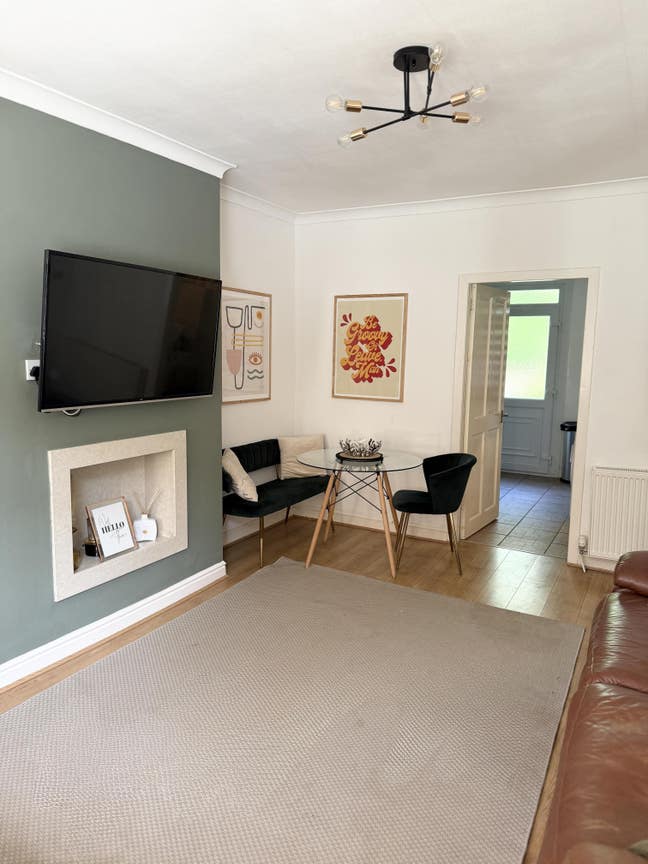  Spacious Double Room in Friendly 4-in-a-Block  Main Photo