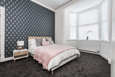 Bright and airy room - with shower room! Main Photo