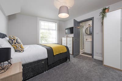 Stylish Ensuite Room – Move in Sept 1st 🏡 Main Photo