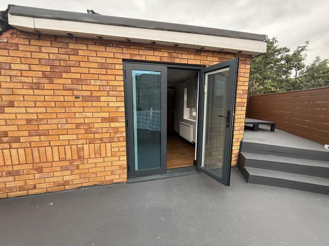 2 Bedroom Flat in Mitcham- Ready to Move In! Main Photo