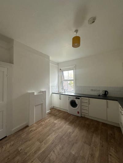 Double Rooms Available in horsham town centre  Main Photo