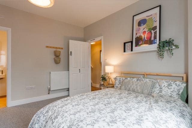 En-suite double room ALL BILLS included - 1st Sept Main Photo