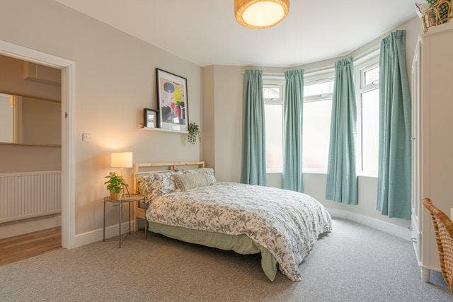 En-suite double room ALL BILLS included - 27th Dec Main Photo