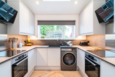 🏡 ✨ Spectacular Ensuite Rooms - Prime BS3 - Quiet Main Photo
