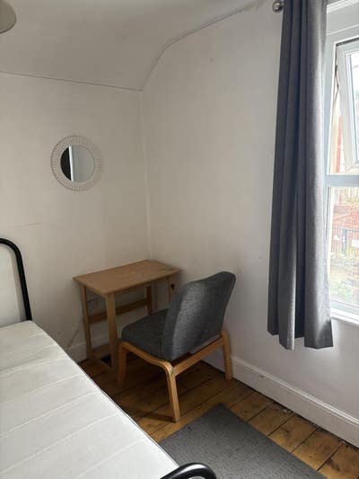 Double Room Available in Quiet House Share – Gr Main Photo