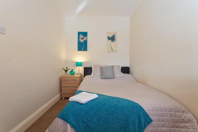 Stylish Double Bedroom In Modern Friendly Home Main Photo