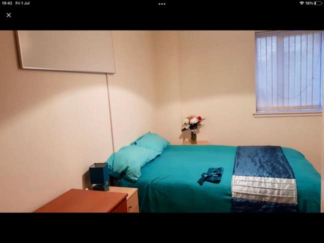 Spacious double bedroom in the city centre  Main Photo