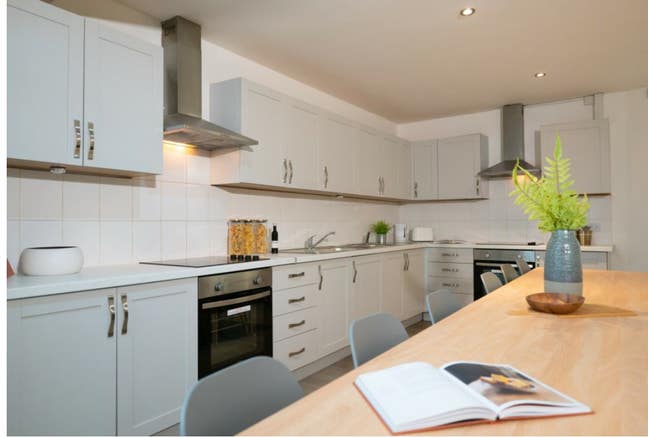 3 Bedroom House to Rent -Student Only Main Photo