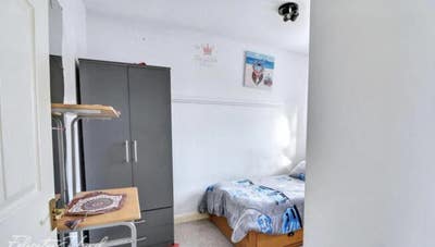Double bedroom near Custom House Elizabeth line. Main Photo