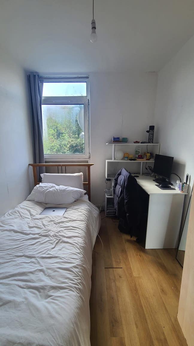 Cosy Room in E1 Main Photo