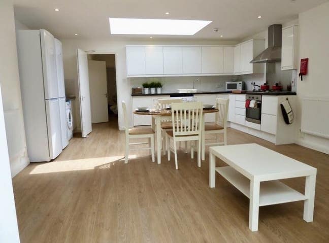 Double in Clean & Organised Home-10 Mins to Tube Main Photo