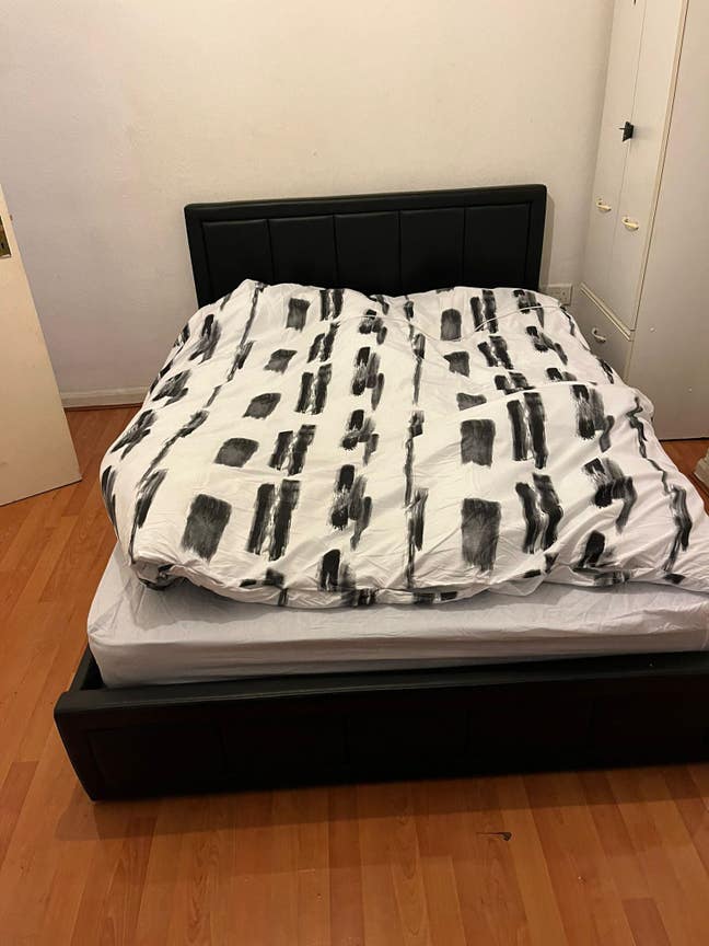 Spacious Double Room in B9 – All Bills Included  Main Photo