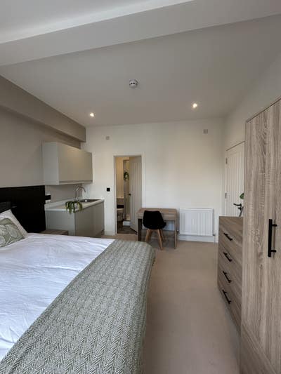 Luxury 7-bed HMO with En-Suites! - TV in Room Main Photo