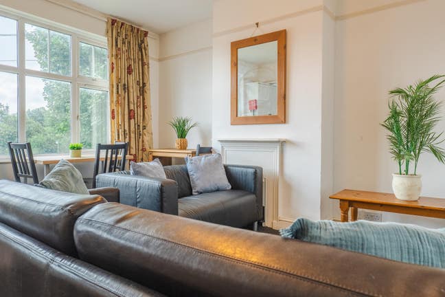 Beautiful 3 Bed Student Property! Main Photo