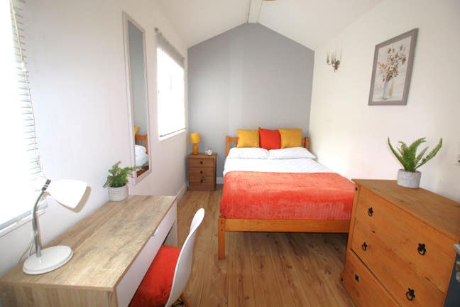 Modern Double Rooms - £50 | £1 for 1st month rent! Main Photo