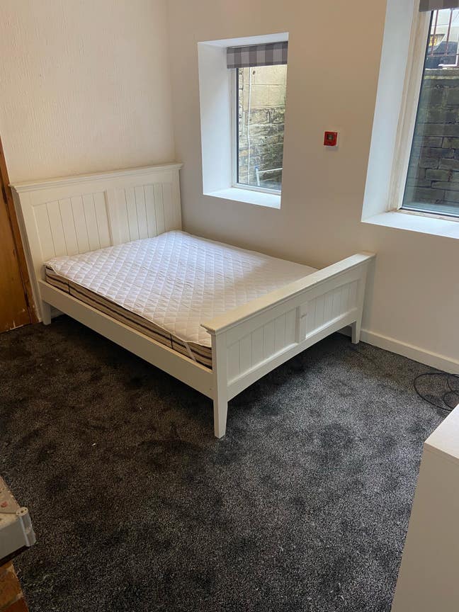 Saltaire Bedsit 1 person all bills Inc  Main Photo