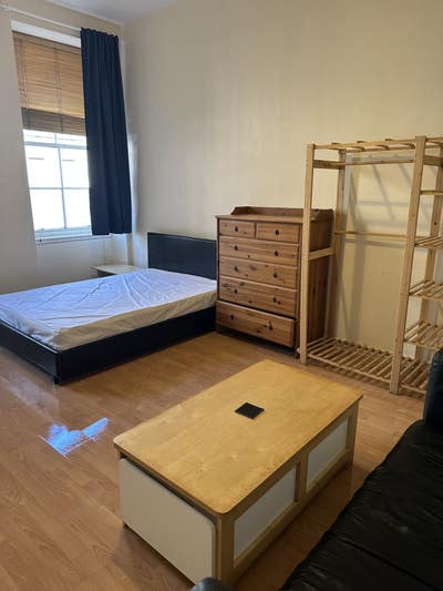 West End  Spacious student double rooms to rent.  Main Photo