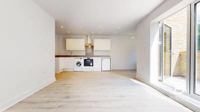 South Croydon CR0 - 1 Bed Flat W/Balcony Main Photo