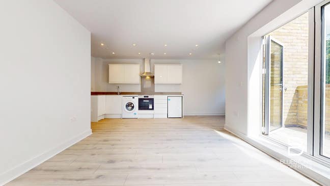 South Croydon CR0 - 1 Bed Flat W/Balcony Main Photo