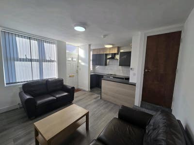 Newly Refurbished 3 Double Bedroom property  Main Photo