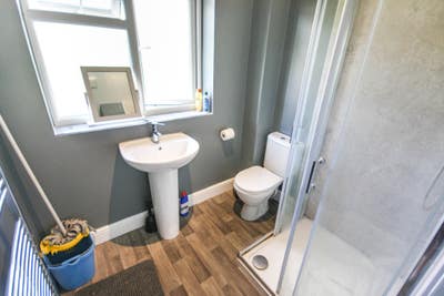 Double Room to Rent Fully Furnished with All Bills Main Photo
