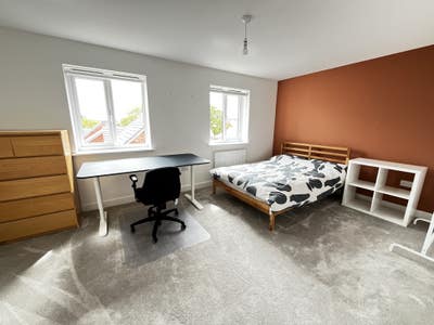 Furnished Rooms, All Bills Included, No Deposit Main Photo