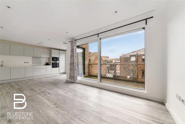 Purley CR8 - 2 Bed Apartment. Close to Station Main Photo