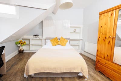 🏡Large Double Rooms + Garden • Bills Inc • LE2 Main Photo