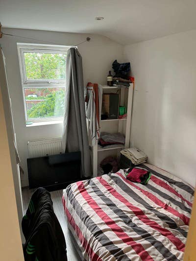Cheap room in a  big modern cozy house Main Photo
