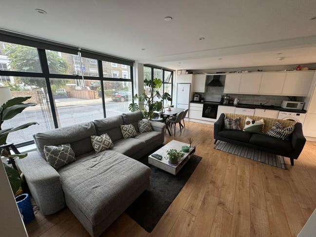 1 Month Sublet in De Beauvoir Main Photo