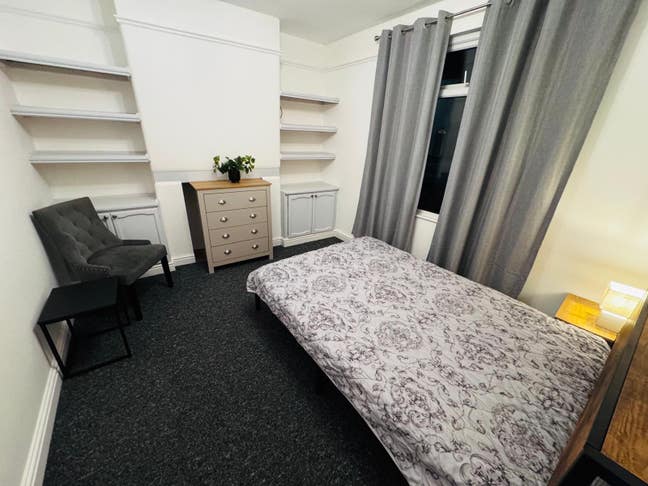 Room in great location  Main Photo