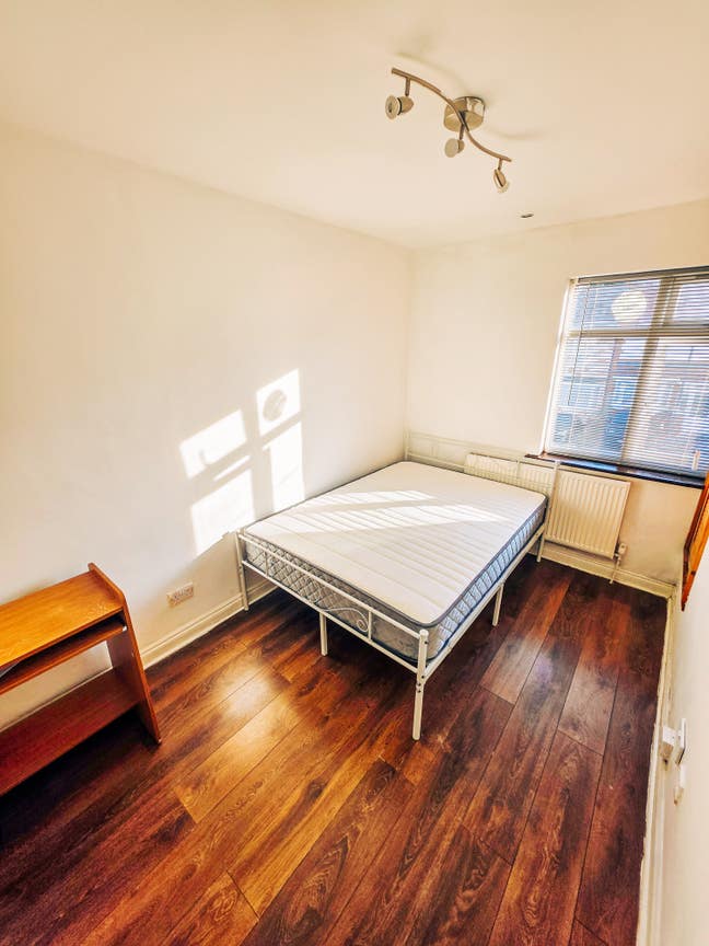2X Double Bedrooms for Rent Main Photo
