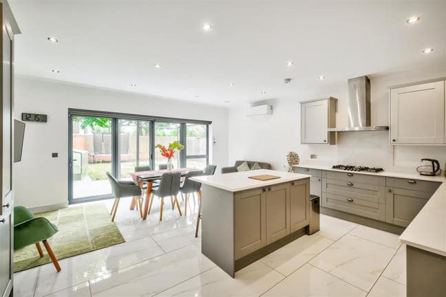 Massive Ensuite Rooms in Luxe House, Wanstead E11 Main Photo