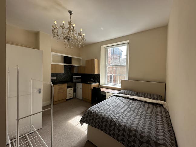 City Centre ensuite & studio rooms inc all bills. Main Photo