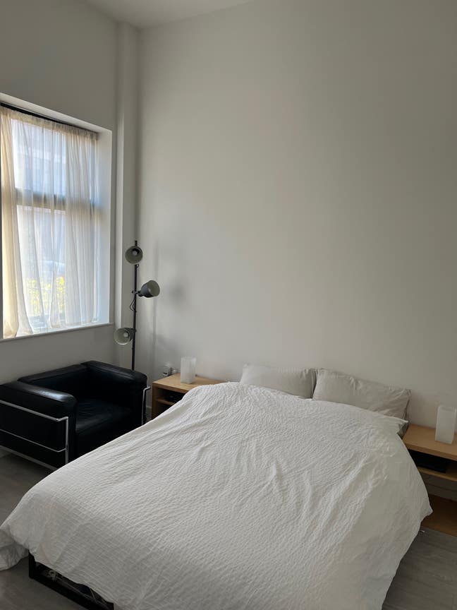 Stylish 1 Bedroom Apartment in Hayes Village Main Photo
