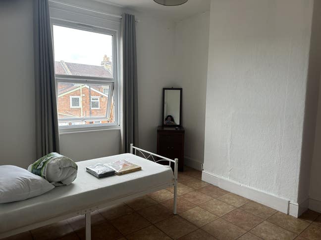 Double room available   Quiet Centre of Weston  Main Photo