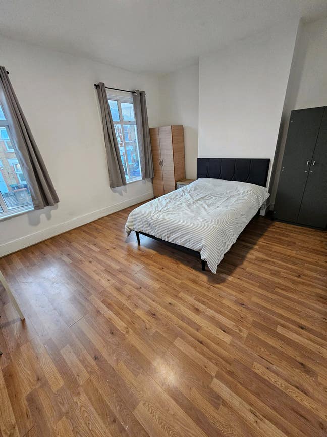 Bright & Spacious Master Bedroom Main Photo