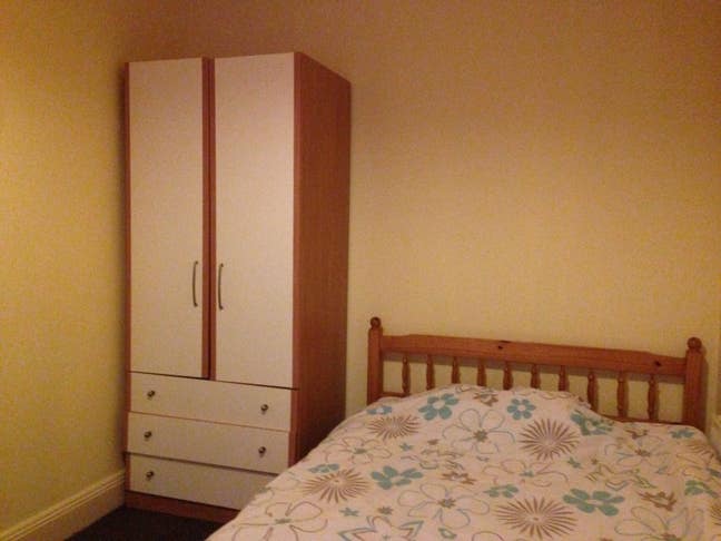 No Bills. Female student preferable  Main Photo