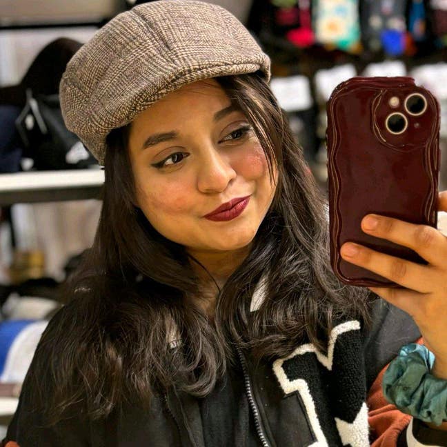 I am a professional female aged 27. I am look... Main Photo