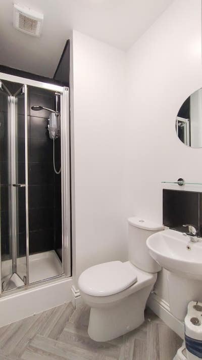 Rooms available  Main Photo
