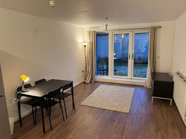Double room Ensuite in 2 bed modern flat Main Photo