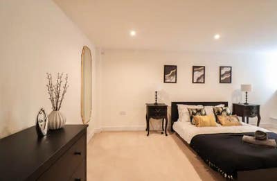 Furnished / Bills Inc. 2 Bed Flat with Parking Main Photo