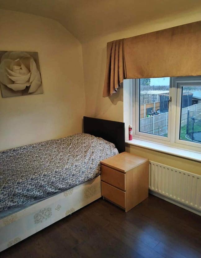 1 Single room available near Becontree station  Main Photo